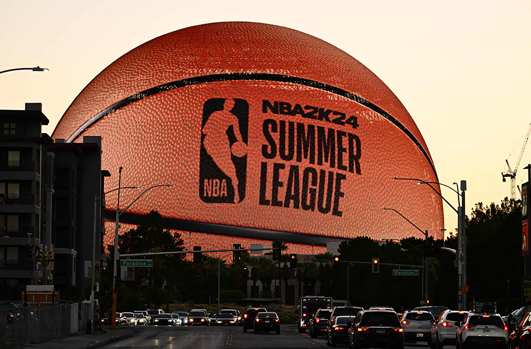 Une pub de la NBA est projetée sur la Sphere du Venitian Resort.