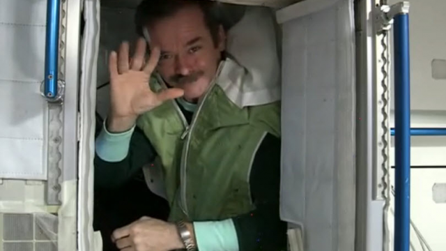 L'HOMME QUI A TWEETÉ DEPUIS L'ESPACE
