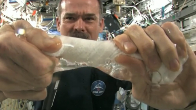 L'HOMME QUI A TWEETÉ DEPUIS L'ESPACE