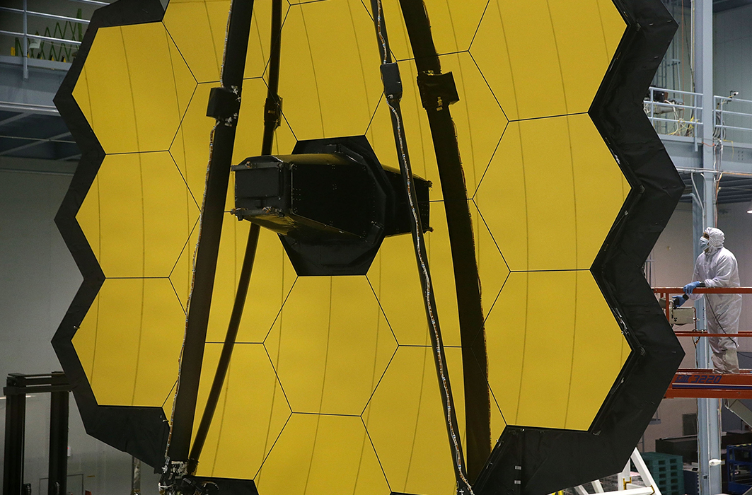 Assemblage du téléscope spatial James Webb.