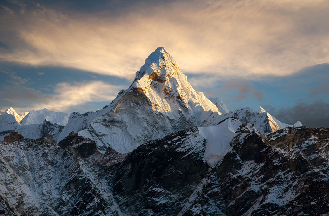 Le mont Everest a une altitude de 8,8 km.