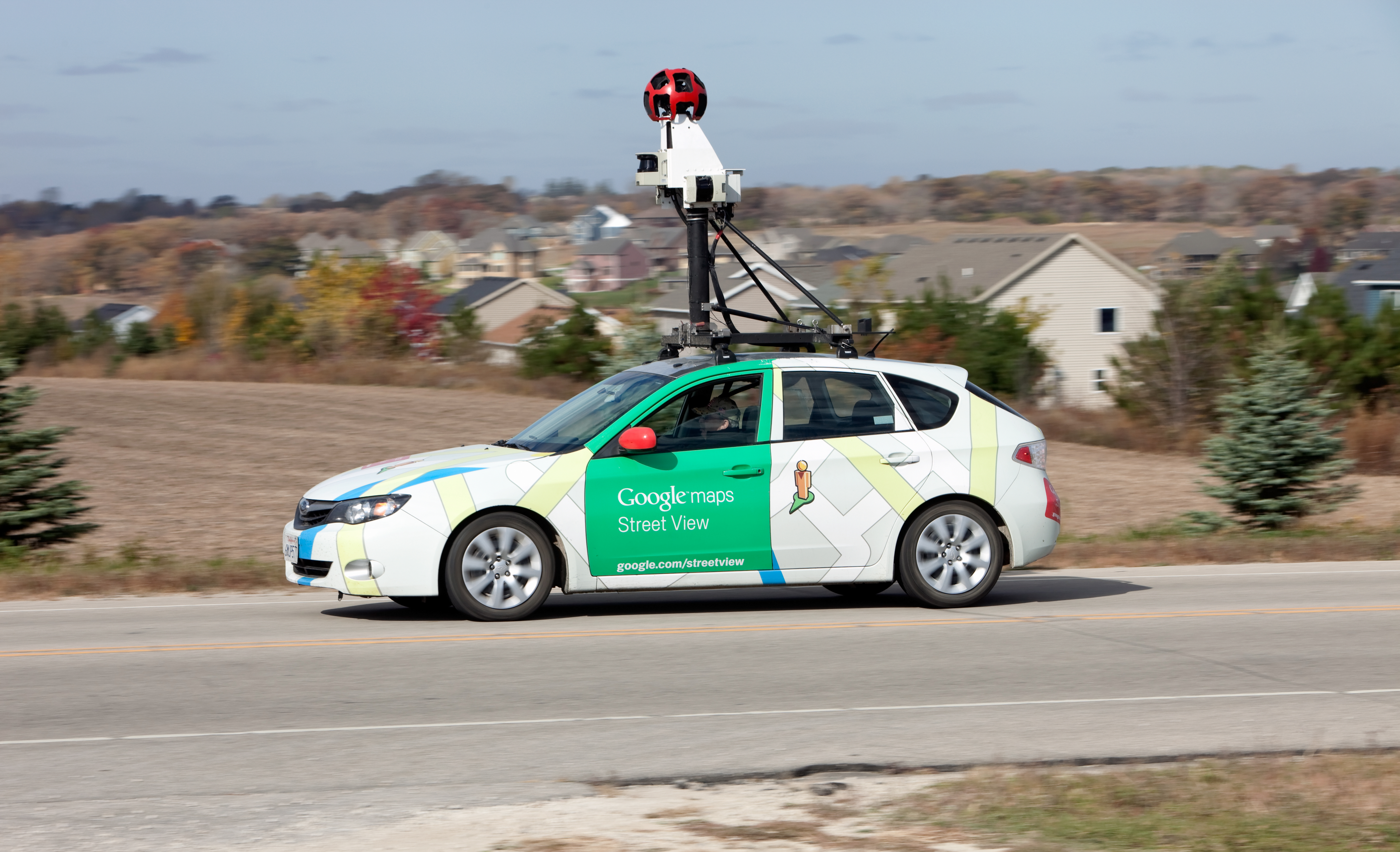 La voiture Google Street View sillonne les rues de villes du monde entier.