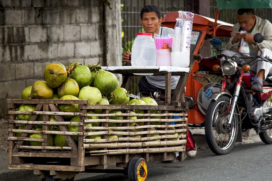 Marchand de coco ambulant