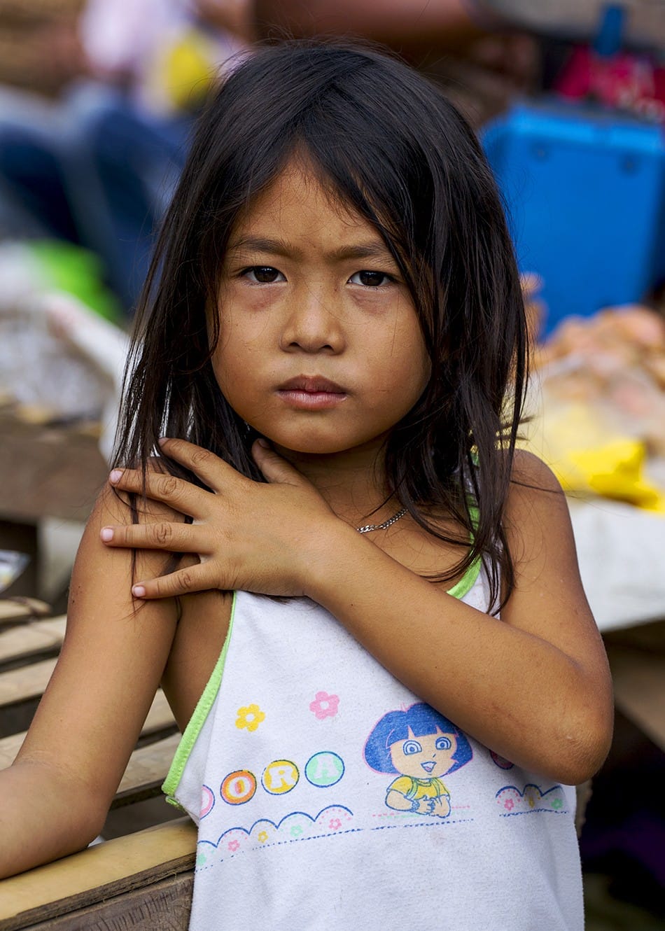 Petite fille au marché