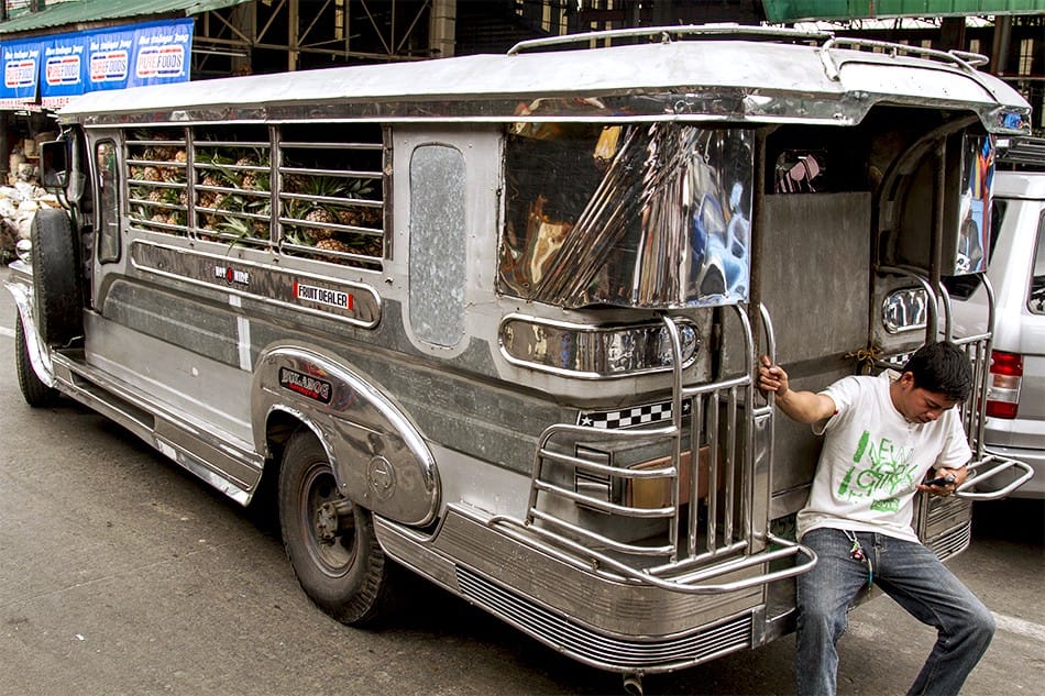 Livraison d'ananas dans un jeepney