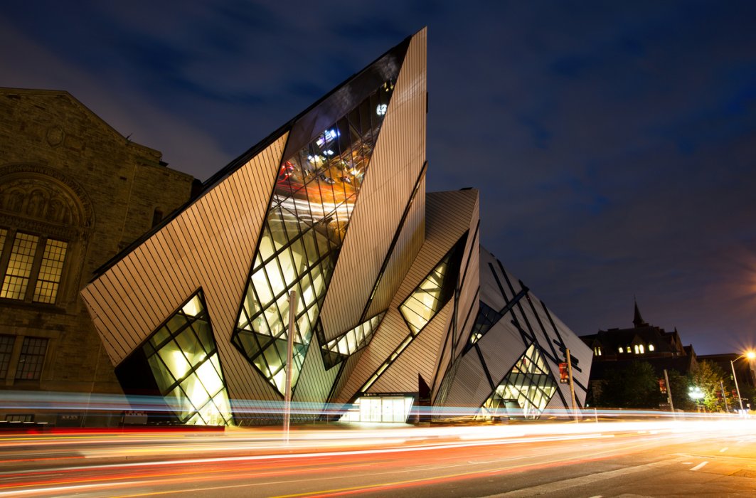 Infographie sur laquelle il est écrit : 5 méga constructions du Canada