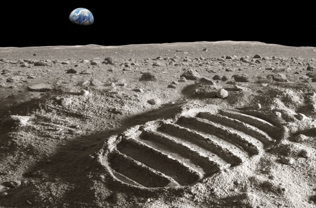 Les traces de bottes sur la surface de la Lune risquent de demeurer intactes pour des millions d'années à venir. Les traces de bottes sur la surface de la Lune risquent de demeurer intactes pour des millions d'années à venir.