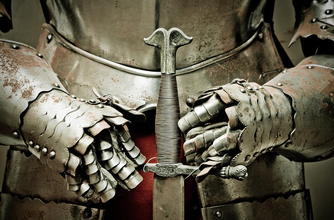 Une armure et une épée antique