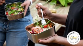 Manger dans des plats à emporter consignés