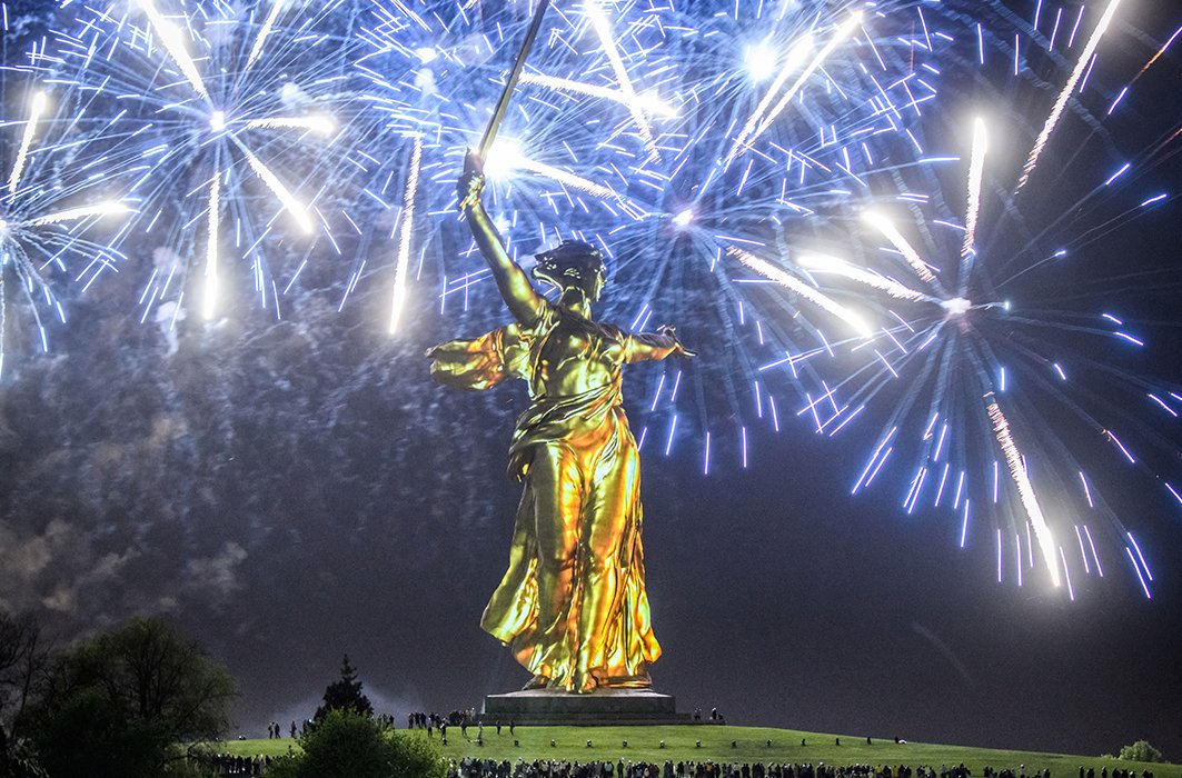 Méga constructions : des statues qui frôlent les cieux