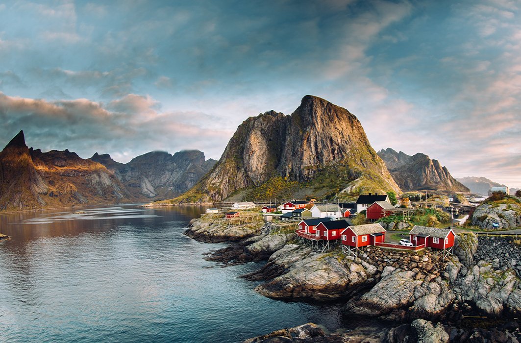 Un village de l'archipel norvégien Lofoten
