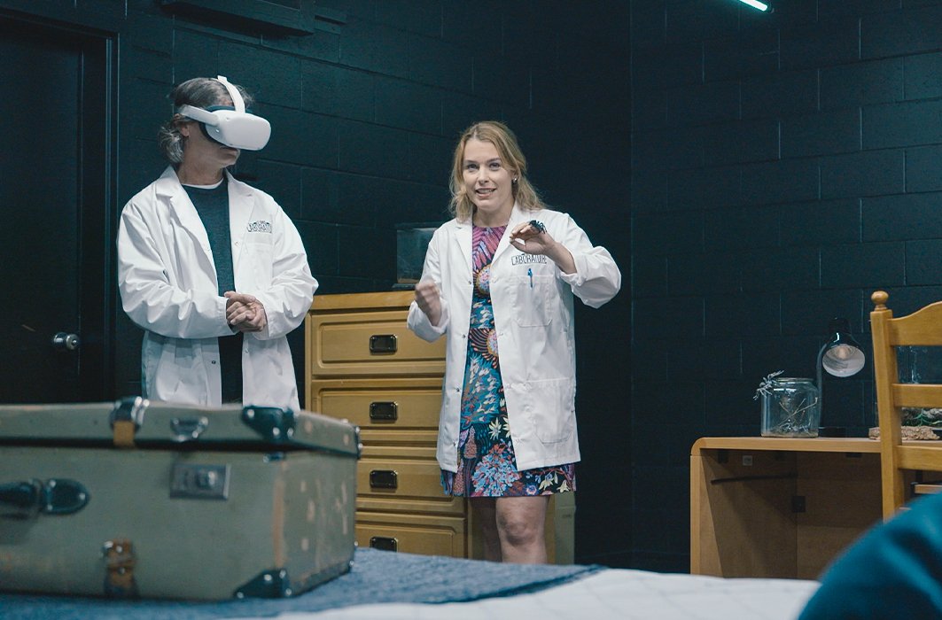 Jean-René Dufort et Marie-Pier Élie lors d'une expérience du Gros laboratoire. Jean-René Dufort et Marie-Pier Élie lors d'une expérience du Gros laboratoire.