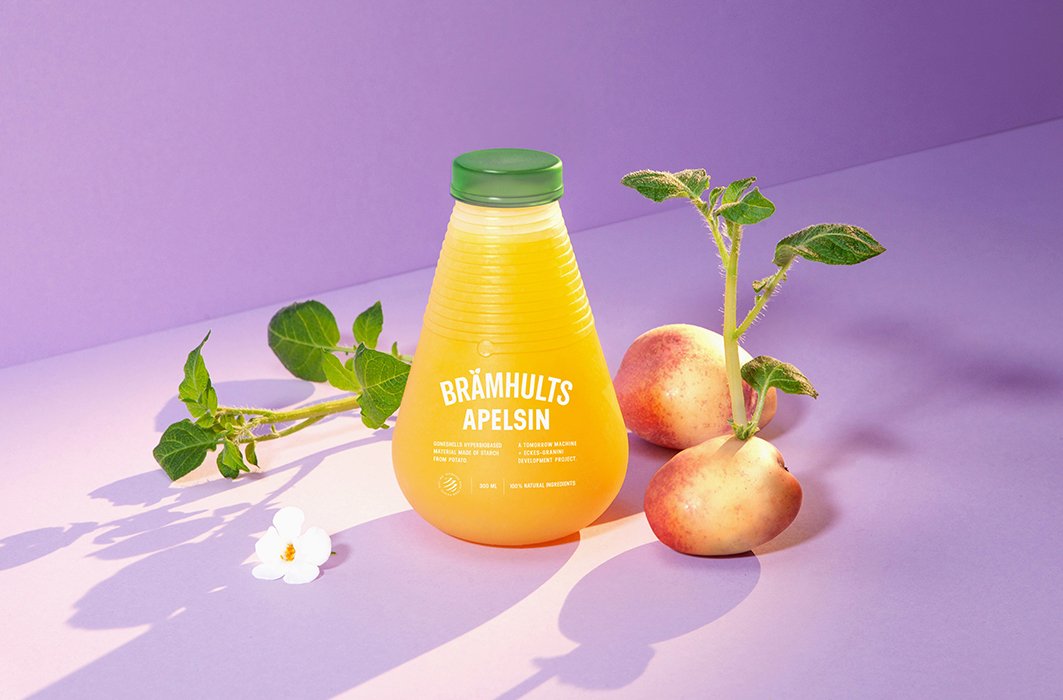 L'emballage biodégradable et comestible pour jus de fruits GoneShells, du studio de design Tomorrow Machine.