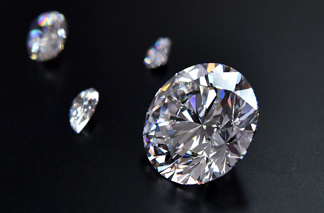 Des diamants. Des diamants.