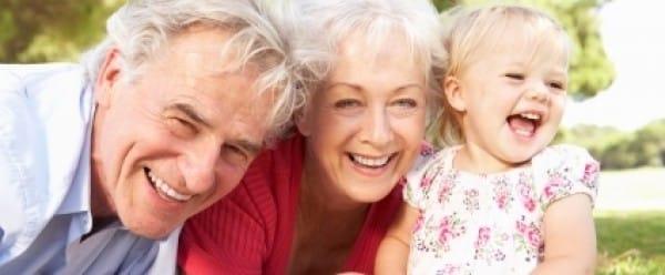 Les grands-pères, plus proches de leurs petits-enfants