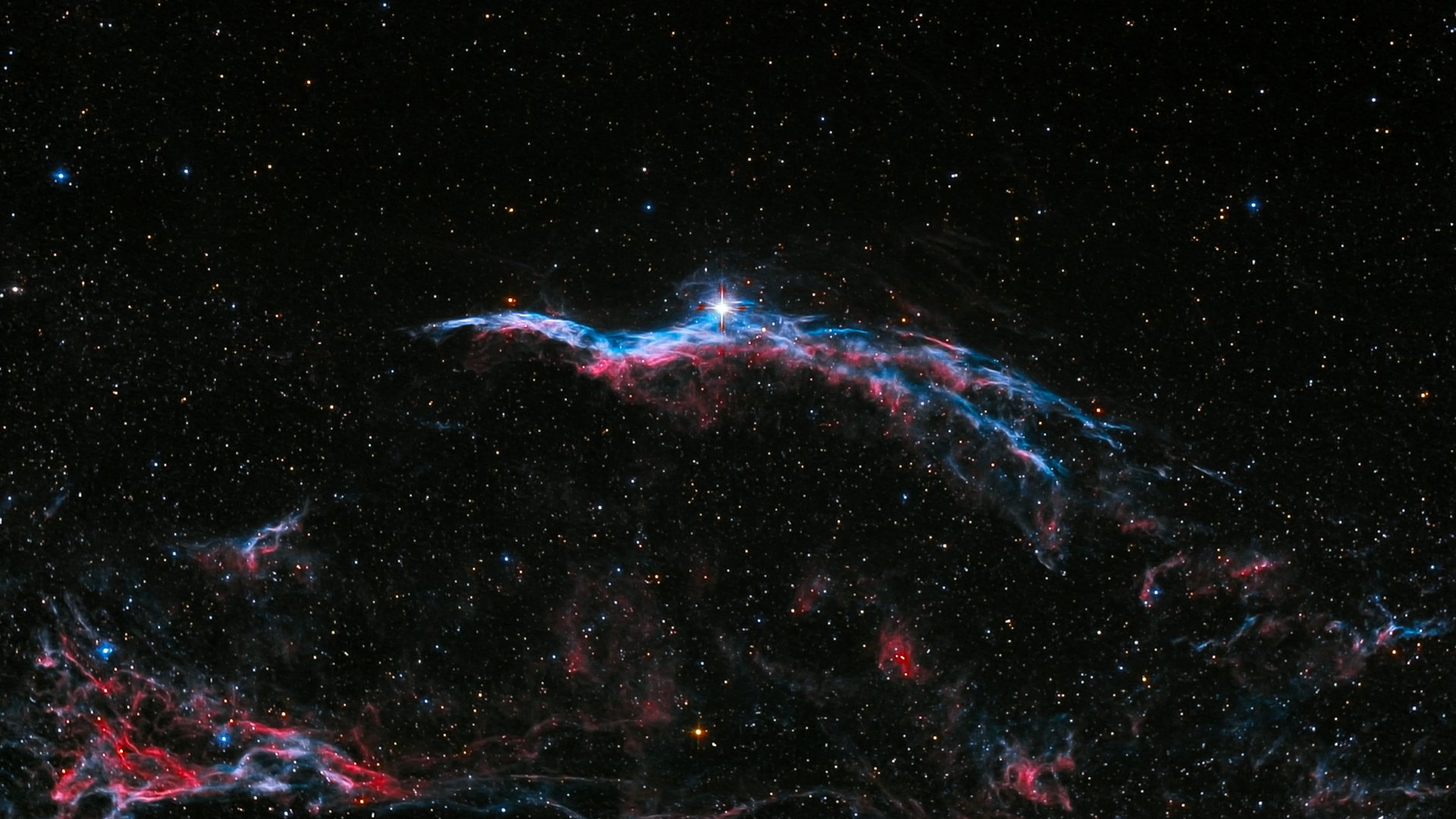 Nébuleuse du Voile (NGC 6960) : reste de supernova qui constitue la partie ouest des Dentelles du Cygne à une distance d’environ 1200 années-lumière (photo: Stéphane Simard)