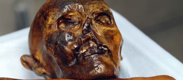 ÖTZI, LA MOMIE DES GLACES
