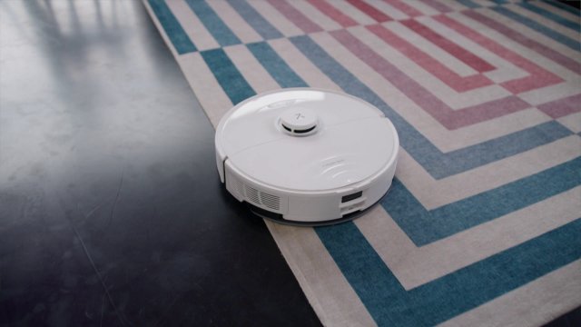 Banc d'essai : un robot laveur de plancher et des caméras intelligentes